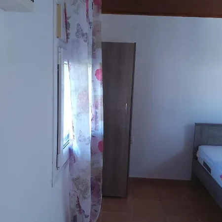 & Christina شقة *