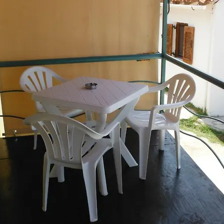 & Christina 아파트 *