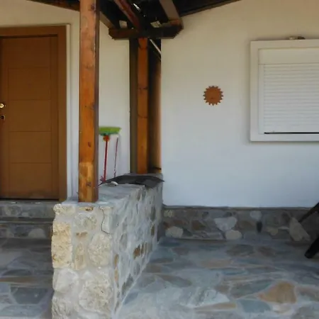 شقة & Christina سارتي