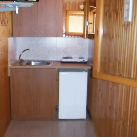 & Christina شقة *