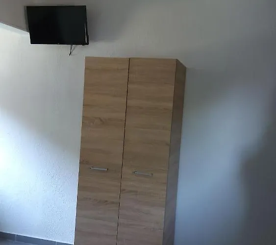 & Christina 萨尔蒂